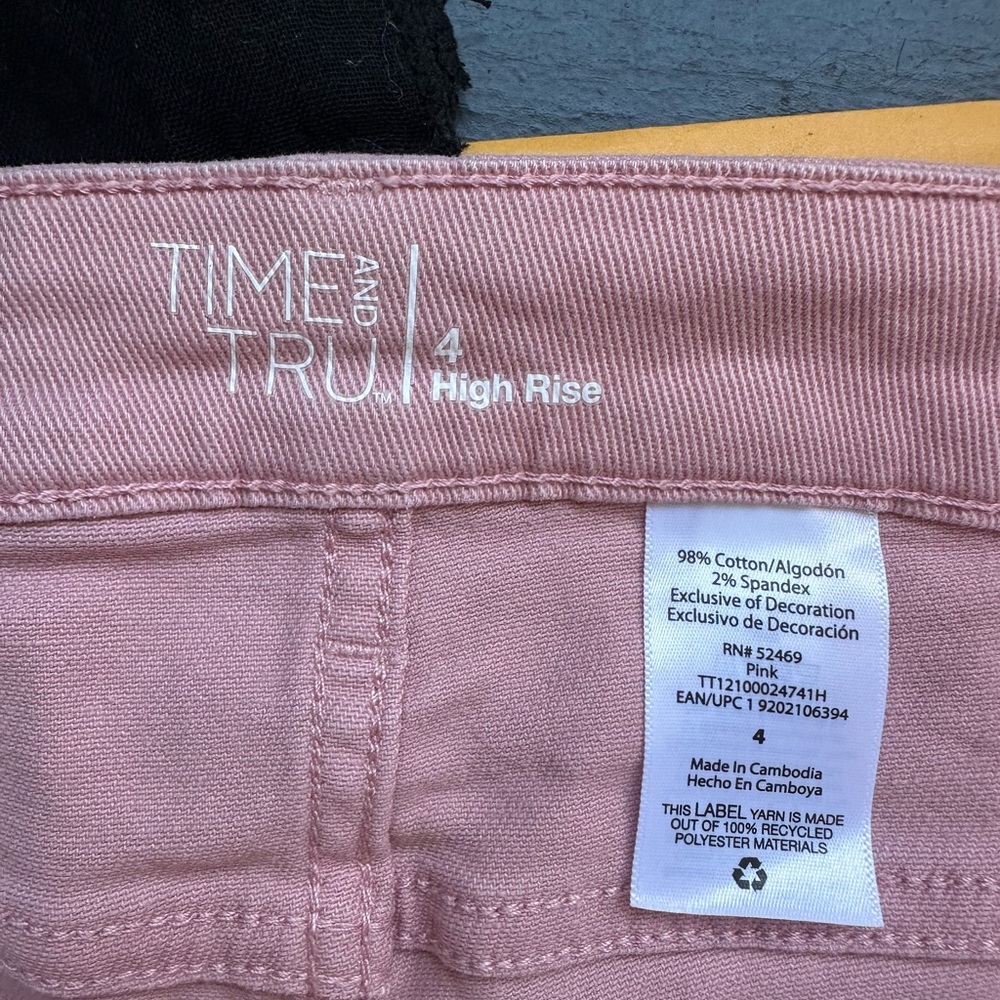 Pink short pants with a rustic ripped look. Size 4